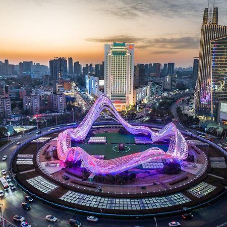 Ramada Plaza Optics Valley Hotel Wuhan  Exterior foto