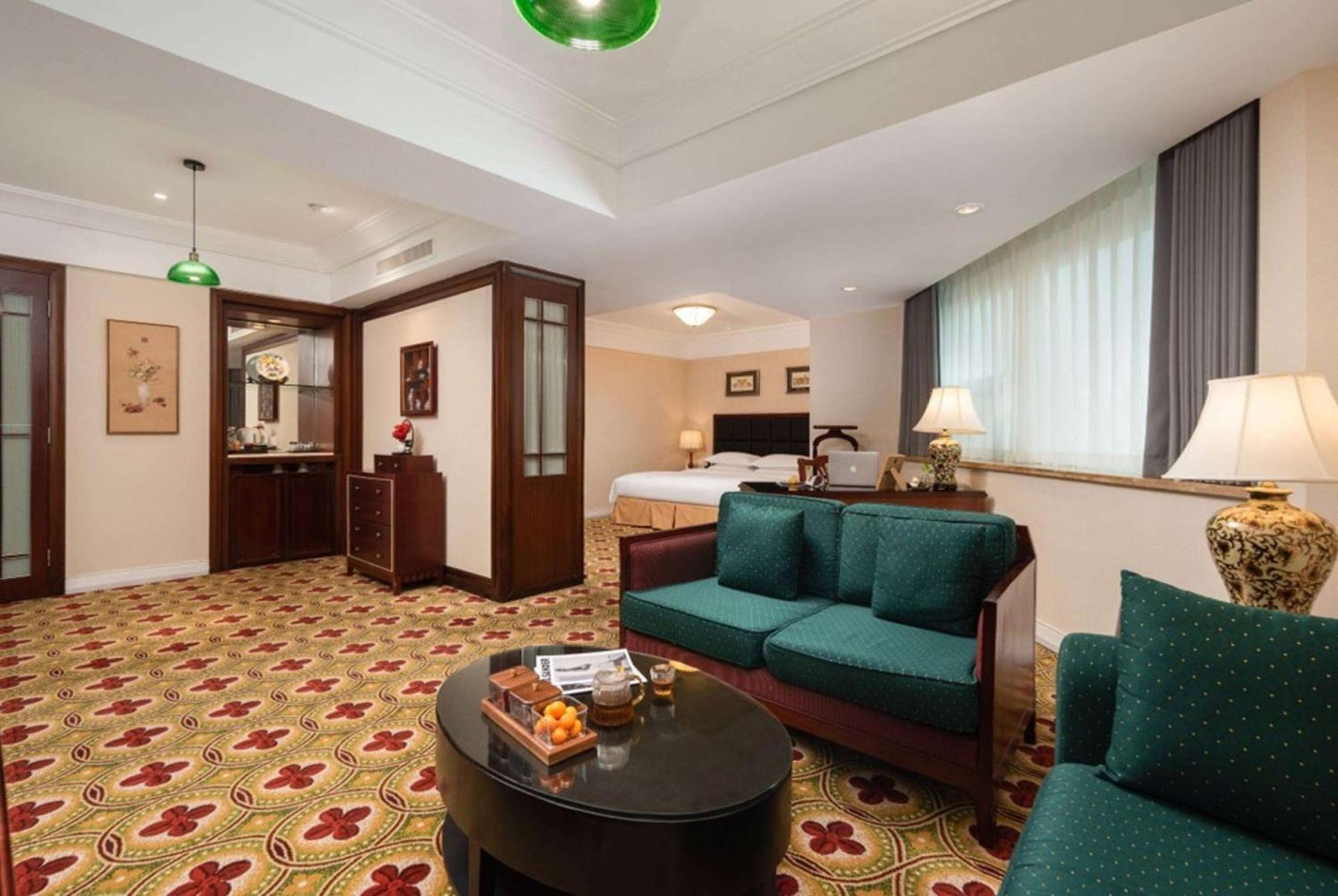 Ramada Plaza Optics Valley Hotel Wuhan  Exterior foto