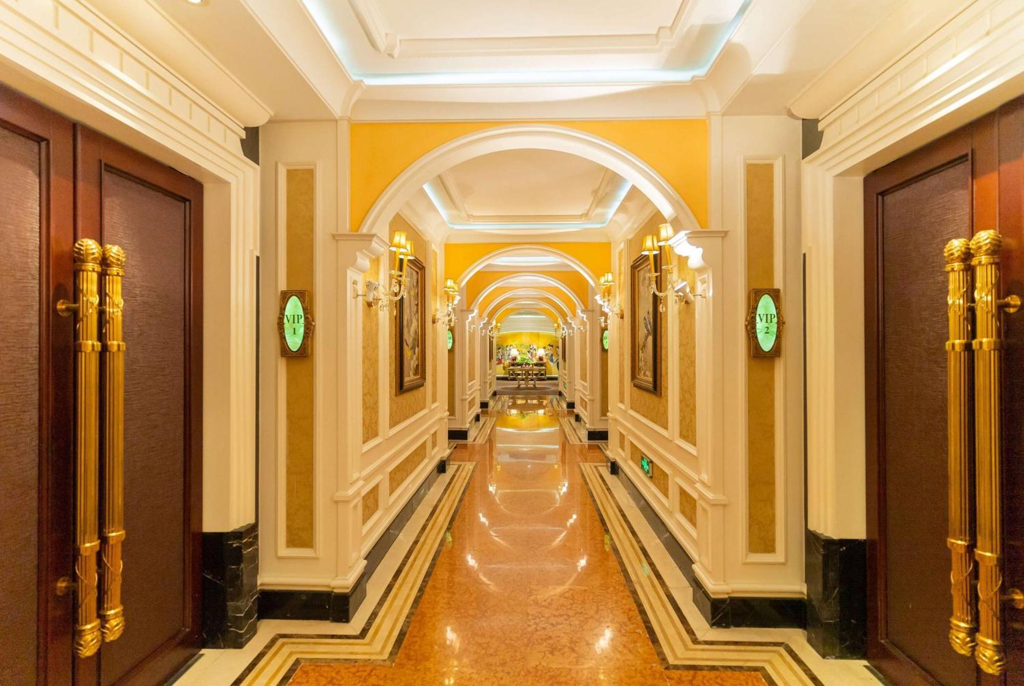 Ramada Plaza Optics Valley Hotel Wuhan  Exterior foto
