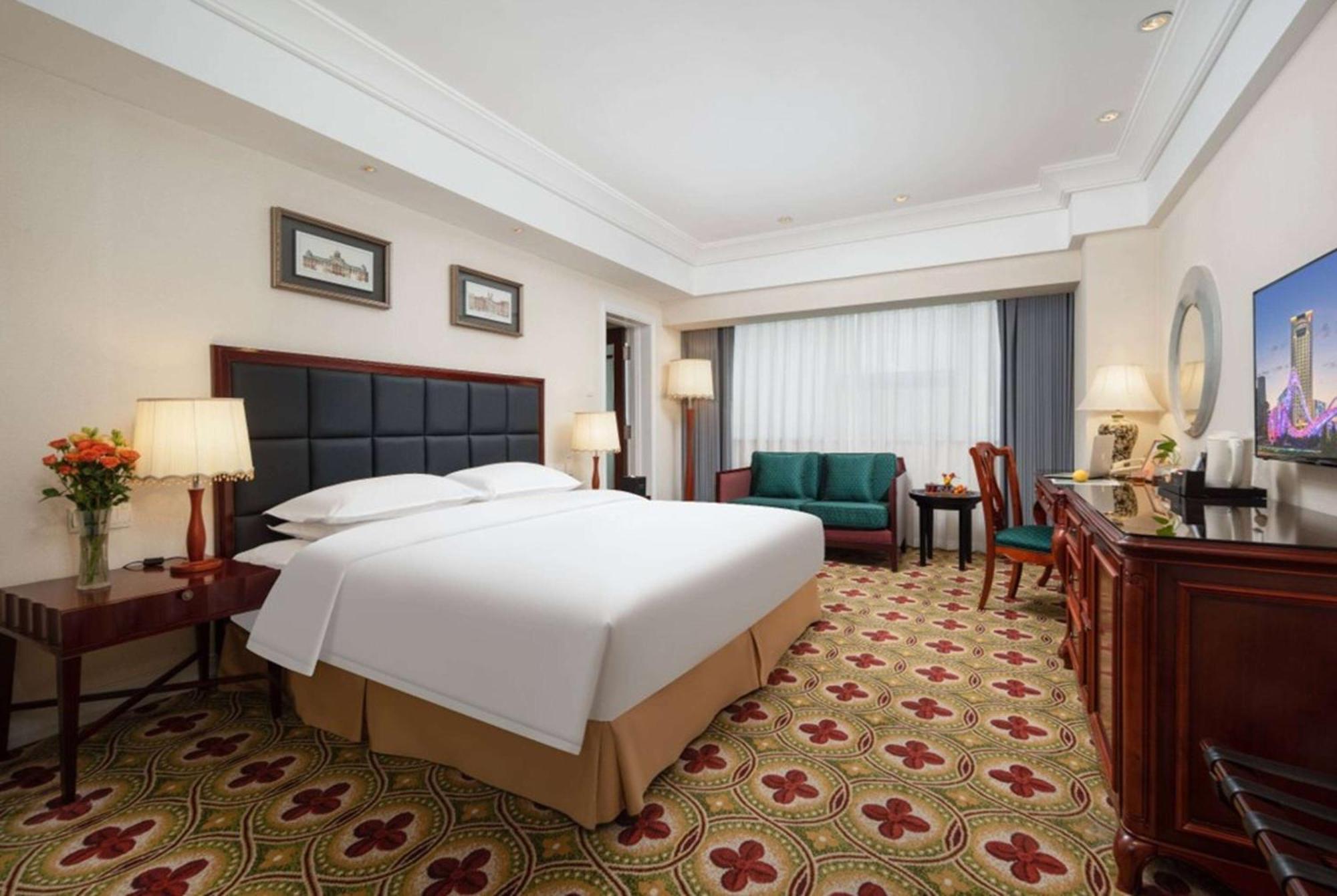 Ramada Plaza Optics Valley Hotel Wuhan  Exterior foto