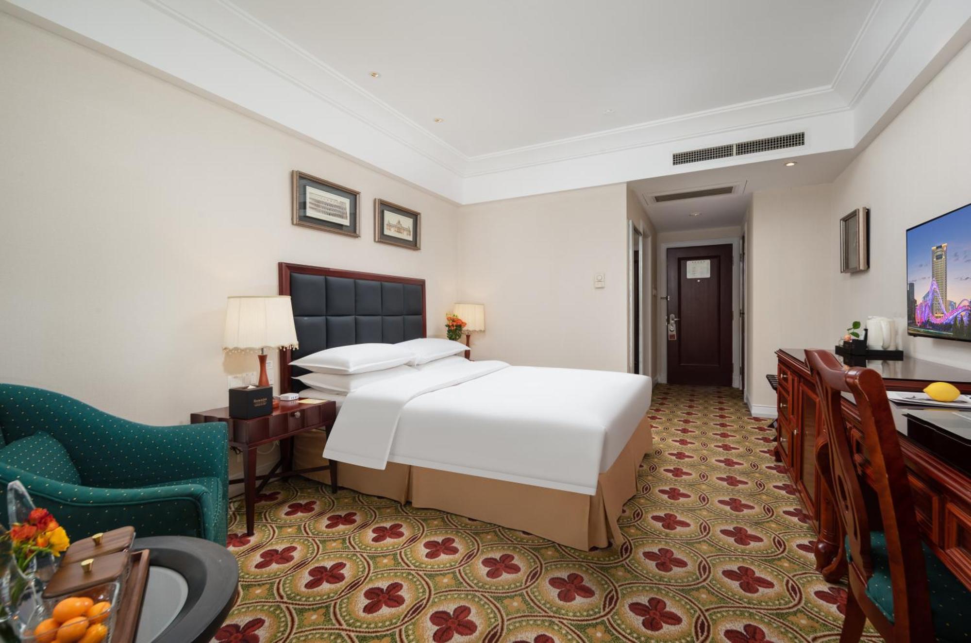 Ramada Plaza Optics Valley Hotel Wuhan  Exterior foto