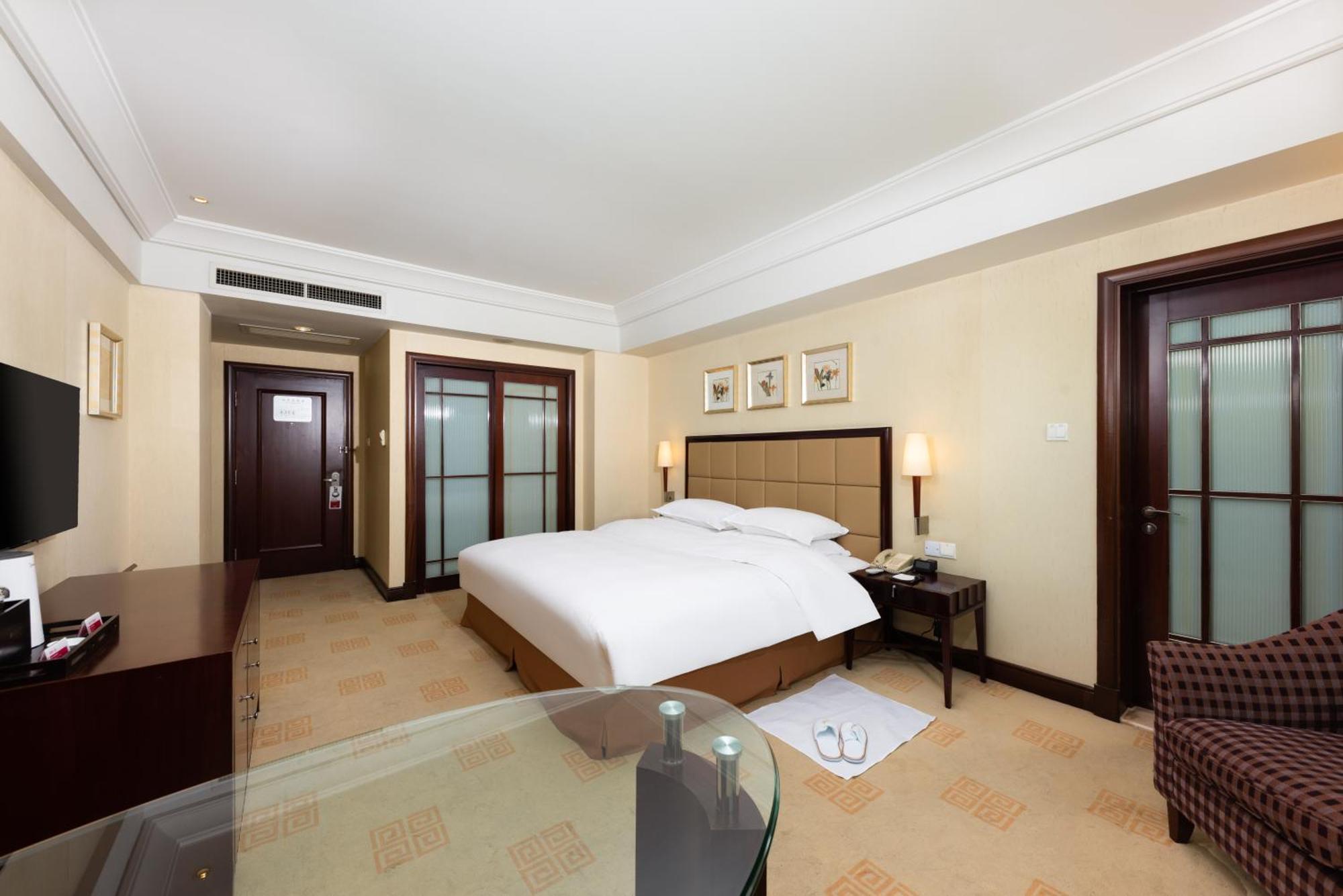 Ramada Plaza Optics Valley Hotel Wuhan  Exterior foto