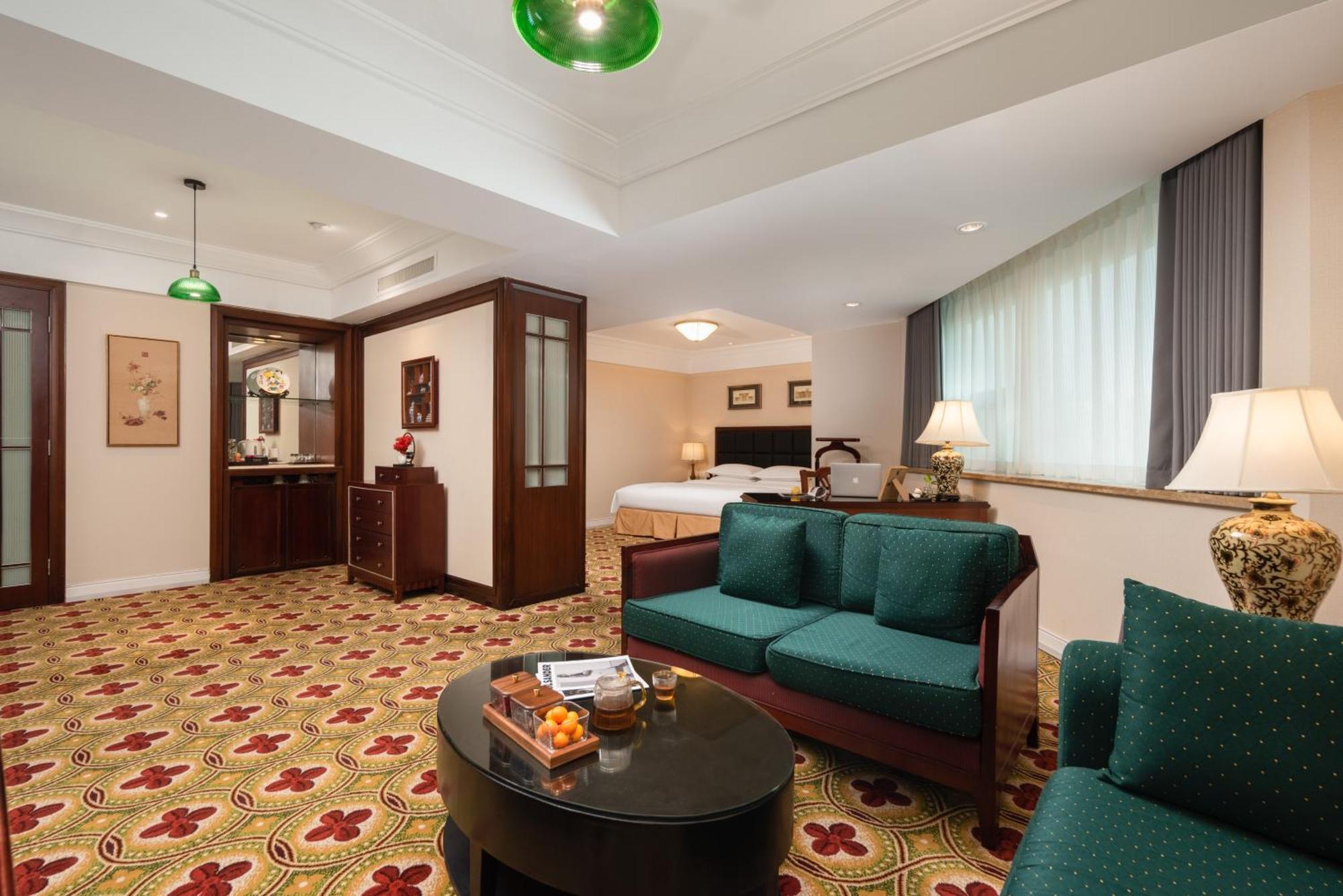 Ramada Plaza Optics Valley Hotel Wuhan  Exterior foto