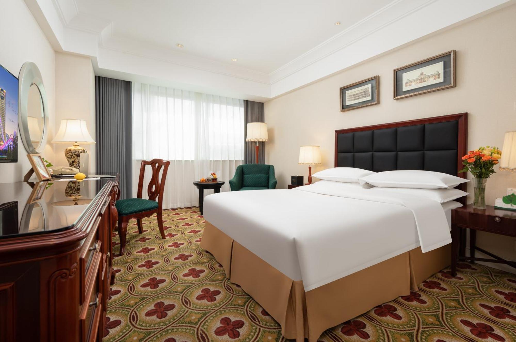 Ramada Plaza Optics Valley Hotel Wuhan  Exterior foto